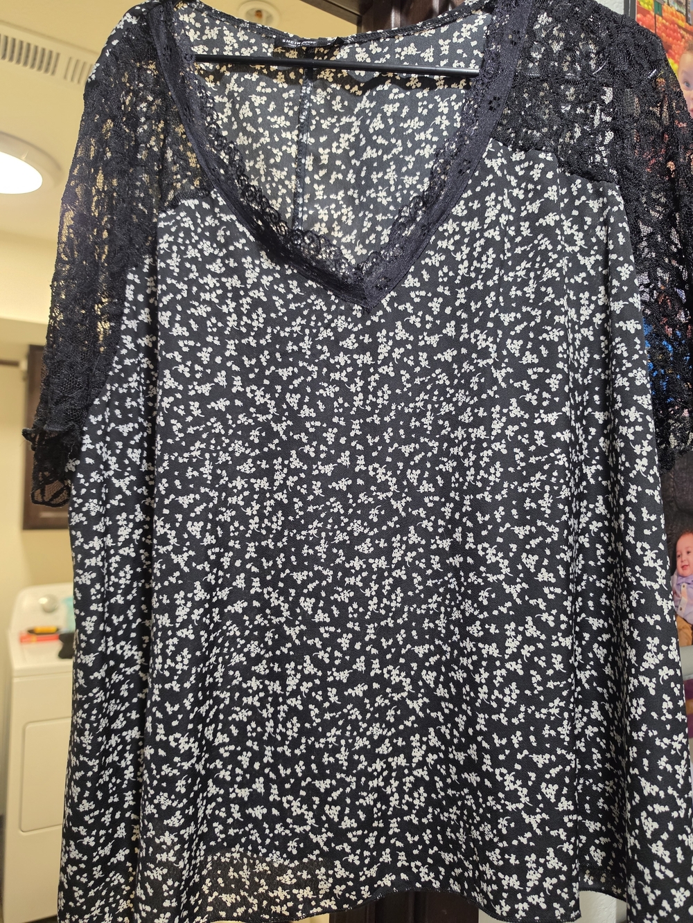 Lace-Trim V-Neck shirt in Black Floral 2X